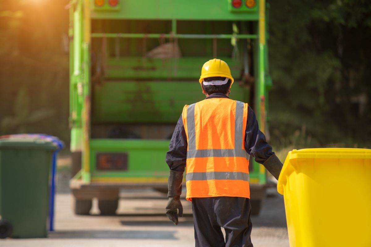 4 Reasons Small Businesses Need Waste Management Services