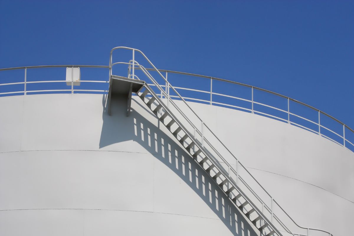 7 Things To Know About Industrial Tank Cleaning Services